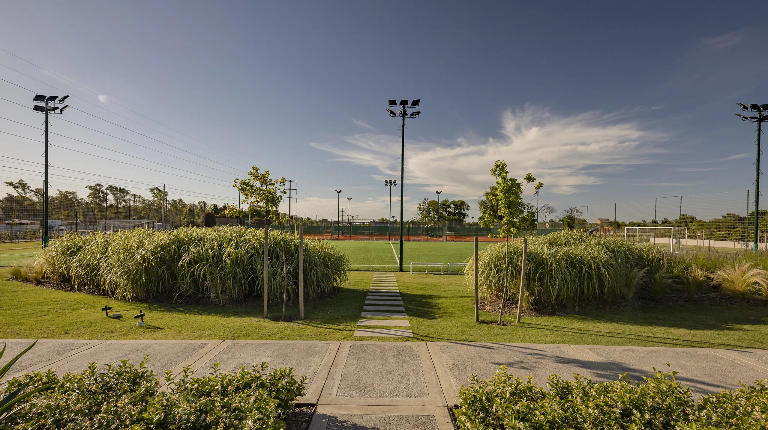 los-cardos-pilar-foto-header-3